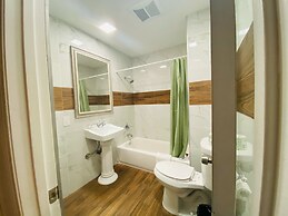 Casa Blanca Inn & Suites