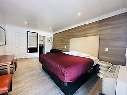 Casa Blanca Inn & Suites