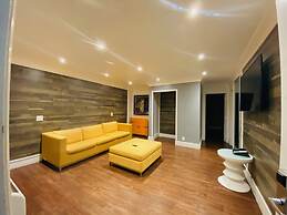 Casa Blanca Inn & Suites