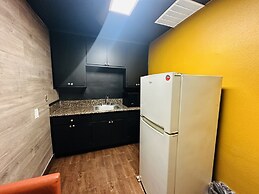 Casa Blanca Inn & Suites