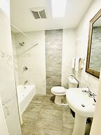 Casa Blanca Inn & Suites