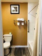 Casa Blanca Inn & Suites