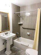 Casa Blanca Inn & Suites