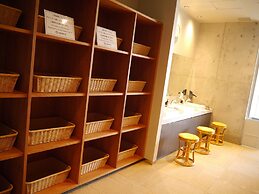 HEARTS Capsule Hotel & Spa HAKATA