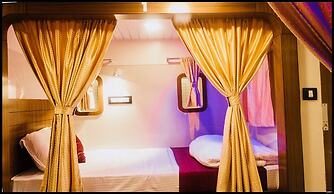 Qubestay Airport Capsule Hotel & Hostel