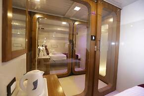 Qubestay Airport Capsule Hotel & Hostel