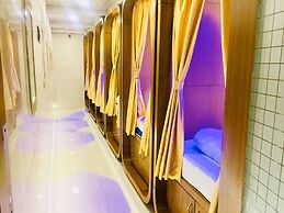 Qubestay Airport Capsule Hotel & Hostel