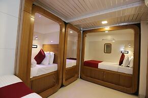 Qubestay Airport Capsule Hotel & Hostel