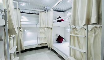 Qubestay Airport Capsule Hotel & Hostel