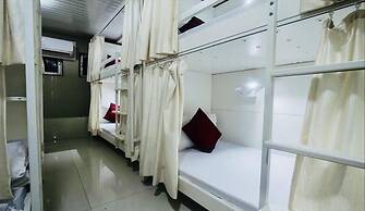 Qubestay Airport Capsule Hotel & Hostel