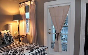 Hope and Glory Inn and Vineyard