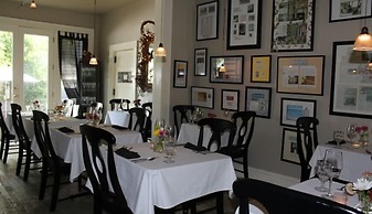 Hope and Glory Inn and Vineyard