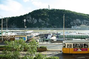 Pelicanstay at 5th District