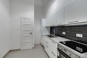 Pelicanstay at 5th District