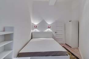 Pelicanstay at 5th District