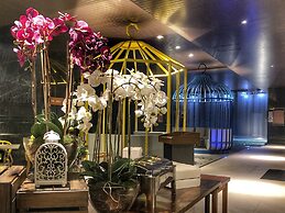 Expressionz Professional Suites by Luxurious Lifestyle Living