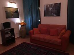 Hola Cathedral House