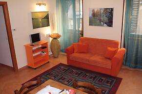 Hola Cathedral House