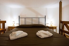 Hola Cathedral House