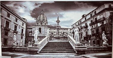 Hola Cathedral House