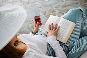 The Veranda of Gavrion - Premium Cycladic House