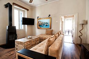 The Veranda of Gavrion - Premium Cycladic House