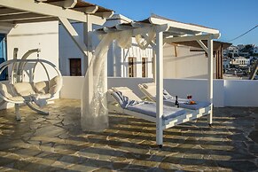 The Veranda of Gavrion - Premium Cycladic House
