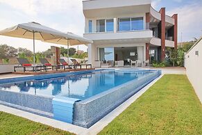 Pearl Beachfront Villa