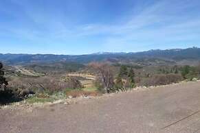 Sunset Chalet - 2600 Sq.ft. Multi-seasonal Retreat