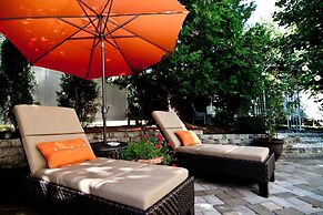 Lori Lanes 'romeo Cottage' ~ 2 Bedroom ~ Downtown