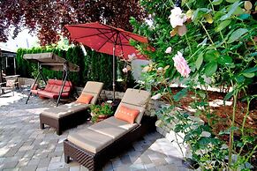 Lori Lanes 'romeo Cottage' ~ 2 Bedroom ~ Downtown