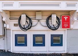 Redtail Suites~orliena Suite ~tesla Station