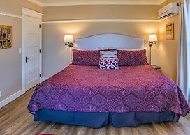 Redtail Suites~orliena Suite ~tesla Station