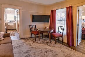 Redtail Suites~orliena Suite ~tesla Station