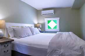 Pioneer House - North Suite