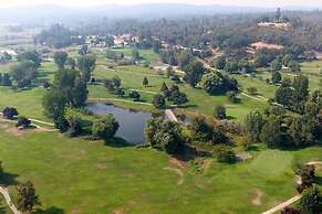 Racing Horse Ranch and Guest House with Golf