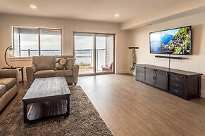 Seagate: Starboard~coos Bay~premiere Property