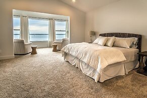 Seagate: Starboard~coos Bay~premiere Property