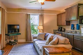 Pioneer House - South Suite