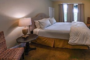 Pioneer House - South Suite