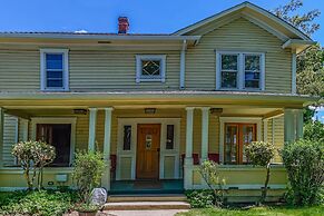 Pioneer House - South Suite