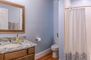 Pioneer House - South Suite