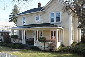 Pioneer House - South Suite