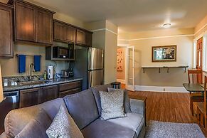 Pioneer House - South Suite