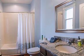 Pioneer House - South Suite