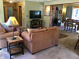 Mountain Pine Cabin - Sleeps 6 - Pet Friendly