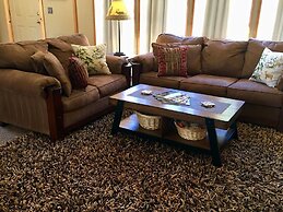 Mountain Pine Cabin - Sleeps 6 - Pet Friendly