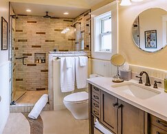 Redtail Suites~'red' Mccall Suite~tesla Station