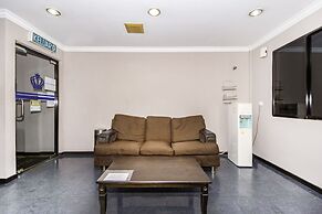 Super OYO 473 Comfort Hotel 2