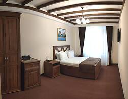 Maajid Hotel & Restaurant